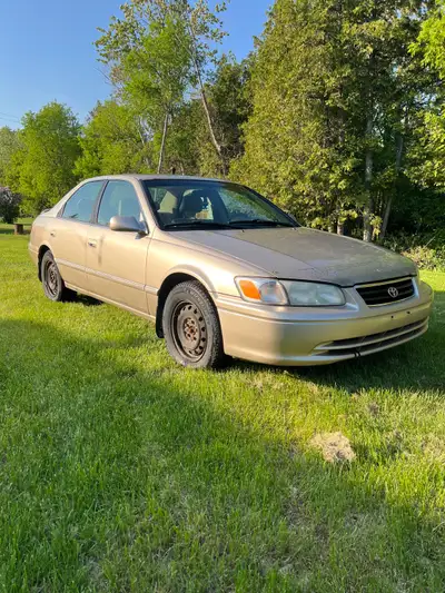 2001 Toyota Camry XLE 218,000km V6 engine Auto transmission Leather heated seats Cruise control Sunr...