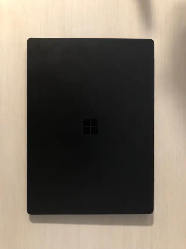 Microsoft Surface Laptop417316231677880322