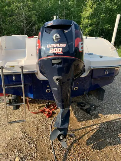 1 Owner 2006 Princecraft Vectra 19’ deck boat 200hp Evinrude E-Tec H.O In good condition minor wear...