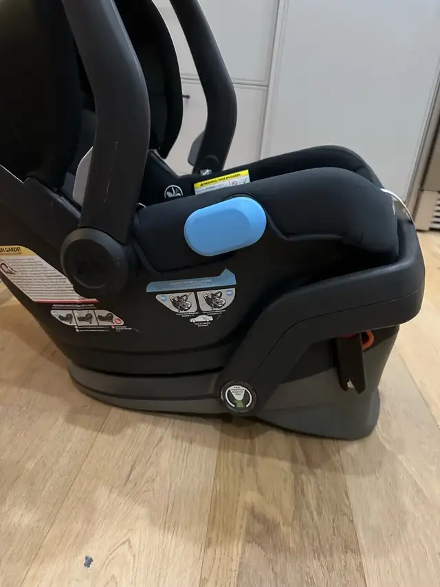 Uppa Baby Mesa V2 Infant Car Seat with CozyGanoosh cover  in Strollers, Carriers & Car Seats in Mississauga / Peel Region - Image 5