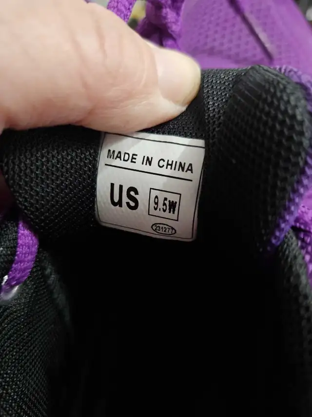 Women's running shoes in Women's - Shoes in Oshawa / Durham Region - Image 4
