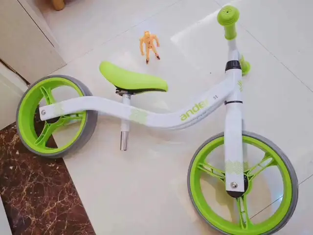 Green *NEW*  Kid Balance Bike, 10.5-inch wheels, Ultra-light in Kids in Ottawa - Image 5