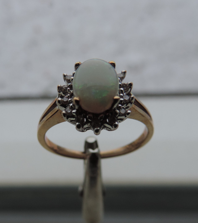10K GOLD OPAL AND DIAMONDS RING in Jewellery & Watches in Kitchener / Waterloo - Image 2