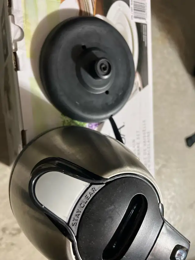 T-Fal Kettle in Toasters & Toaster Ovens in Markham / York Region - Image 5