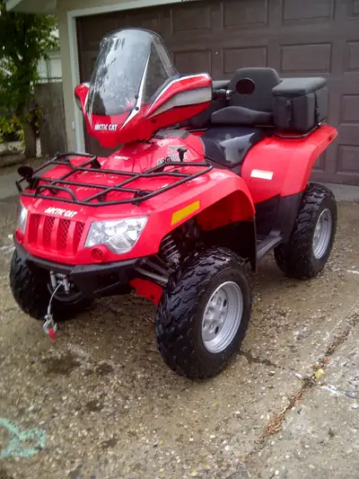 2008 Arctic Cat 4x4 Quad with automatic transmission. Has high and low range selector. This is a one...