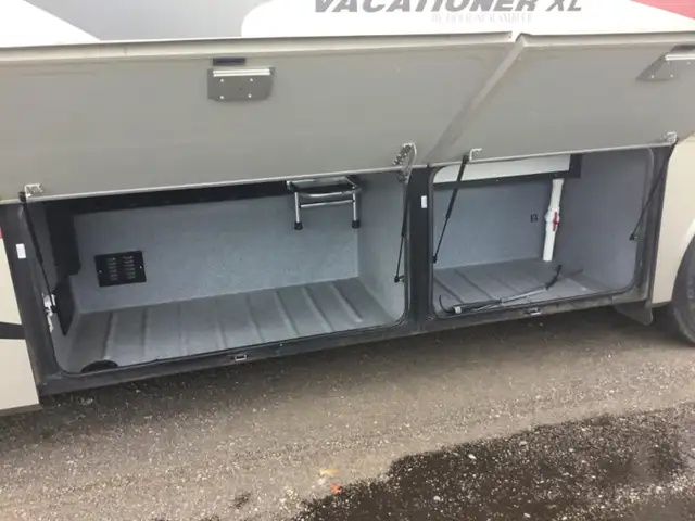 2008 Holiday Rambler Vacationer XL. Diesel pusher.only 32000 kms in RVs & Motorhomes in St. Catharines - Image 10