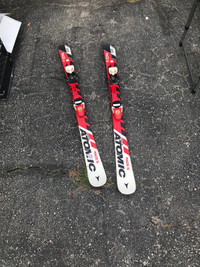 Red and white kids ATOMIC skis