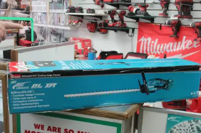 At FirstStopSwap$hop we are selling a Makita DUH606Z 18V LXT Brushless Cordless 24" Hedge Trimmer wi...