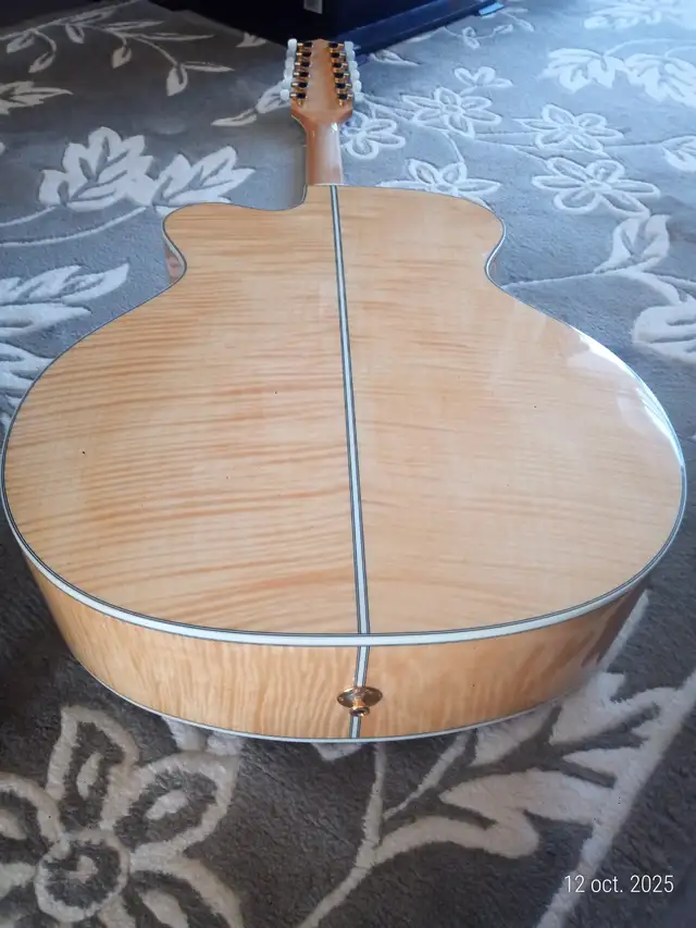 Beautiful Takamine Jumbo GJ72CE-NAT 12 guitar in great condition in Guitars in Drummondville - Image 8