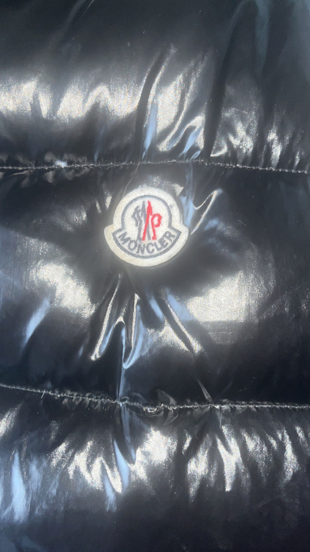 Moncler vest  in Men's in Oakville / Halton Region - Image 2