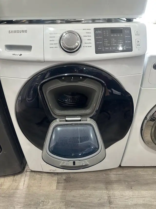 LIKE NEW SAMSUNG WASHER ELECTRIC DRYER SET in Washers & Dryers in Mississauga / Peel Region - Image 4