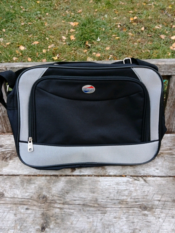 American Tourist Carryon Bag, 14.5"W x 10.5"H x 4.75"D in Other in Oshawa / Durham Region - Image 3