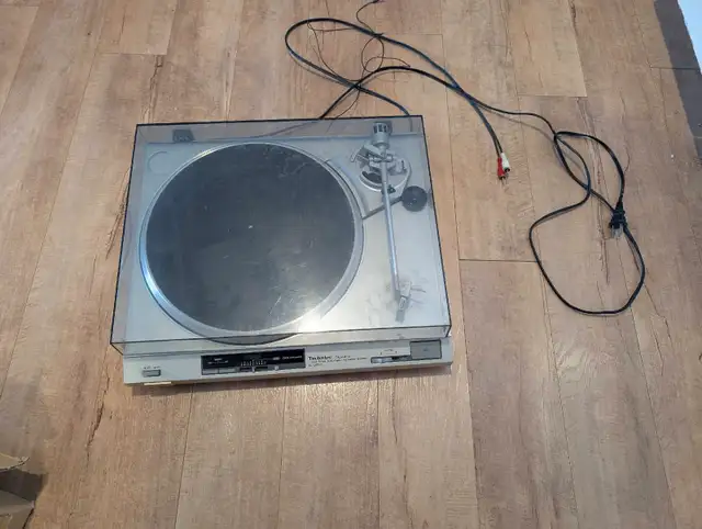 Technics SL- QX200 Turntable in Stereo Systems & Home Theatre in Gatineau - Image 2