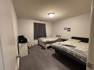 Shared Room in Townhouse - $450 + Utilities as soon as possible . Seeking a tidy and considerate fem...
