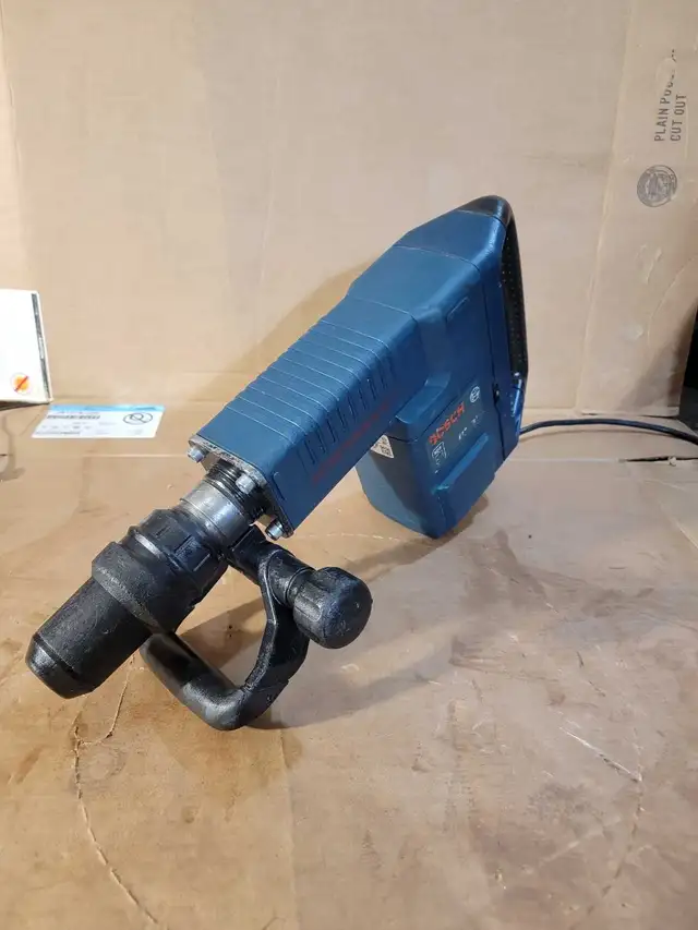 BOSCH SDS MAX DEMOLITION  HAMMER in Power Tools in Hamilton - Image 6