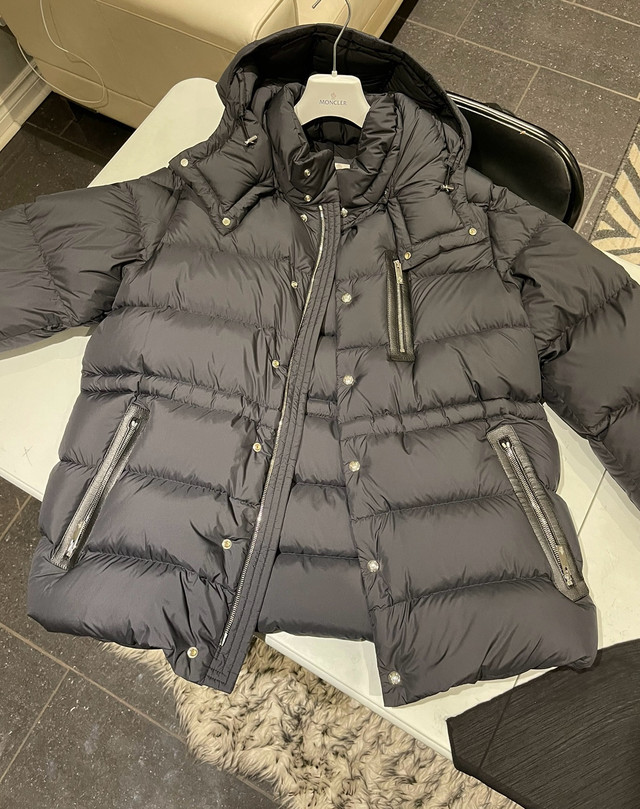 Brand new Moncler jacket  dans Hommes  à Laval/Rive Nord - Image 3
