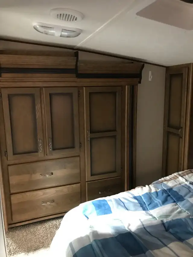 2017 REZERVE CROSSROADS …..NEW PRICE $ 26000 in Travel Trailers & Campers in Barrie - Image 9