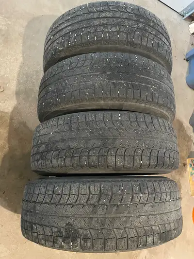 235 65 17 Michelin winter tires set on Honda steel rims