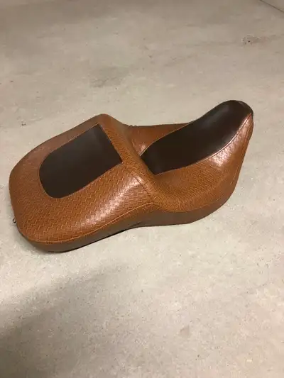 Custom motorcycle seat for sale, fits all Harleys with external rear shocks, never used, sold the bi...