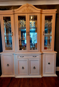 Solid Maple Dining Room Hutch in Excellent Condition