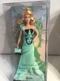BARBIE - DOLLS OF THE WORLD - STATUE OF LIBERTY BARBIE