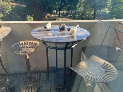 table marbre et chaises tracteur, View more