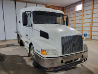 2003 Volvo VNL T/A Semi Truck