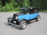 1930 PLYMOUTH SEDAN