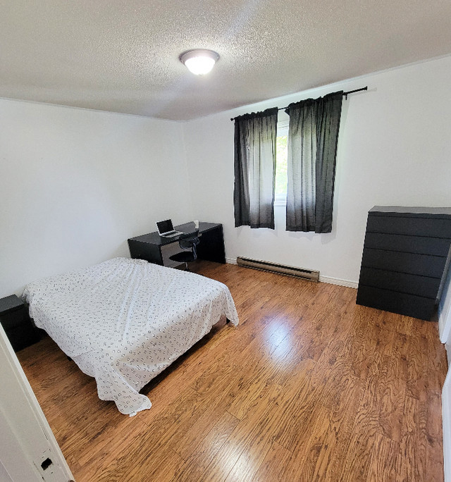 NEWLY FURNISHED *MASTER* ROOM 2 MIN WALK TO SAULT COLLEGE in Room Rentals & Roommates in Sault Ste. Marie