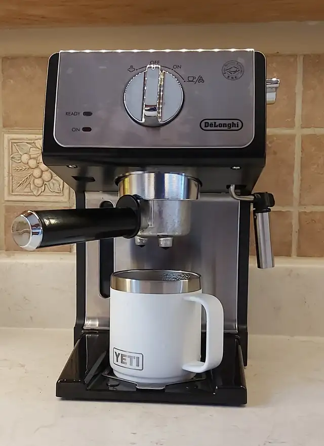 DeLonghi Espresso Machine in Coffee Makers in Belleville - Image 2