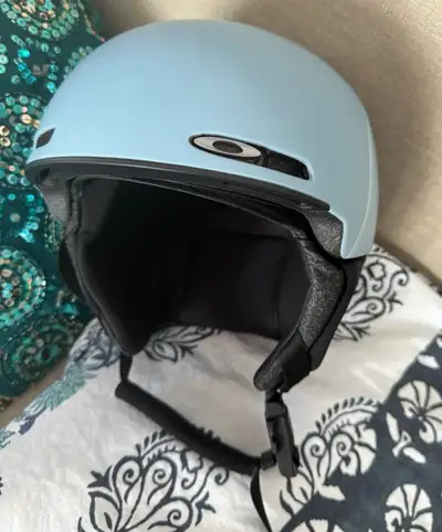 youth ski/snowboard Oakley helmet casque, View more