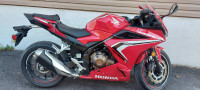 Moto Honda rouge CBR500R 2021