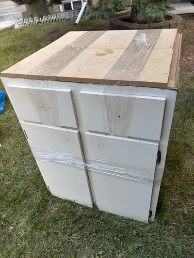 Kitchen Cabinet Base - lots of cabinets here, View more