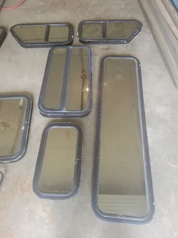 RV Windows Tinted Radius and Square in RV & Camper Parts & Accessories in Kelowna - Image 4