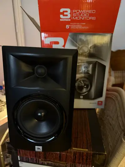 Used JBL LSR305 5" powered monitor speaker for professional use. This was in use as a center speaker...