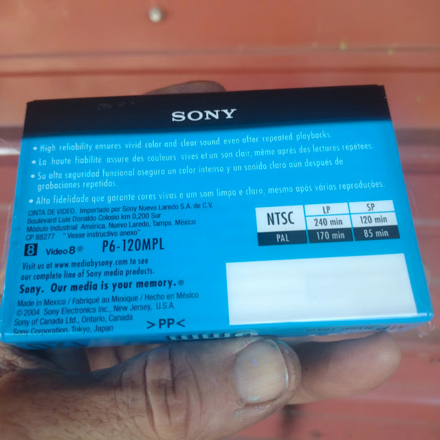 Sony 8mm Standard 120M Video Cassette Tape dans Appareils électroniques  à Ouest de l’Île - Image 2