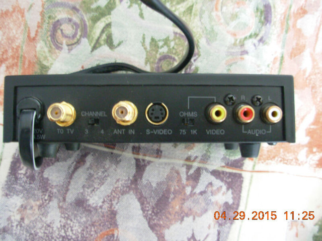 Radio Shack RF Modulator TV accessory 15-1214A,bonne cond.sanfum dans Appareils électroniques  à Longueuil/Rive Sud - Image 4