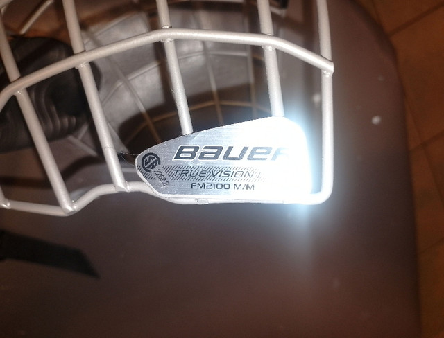 Bauer 2100 Hockey Helmet Cage Face Mask in Hockey in Oshawa / Durham Region - Image 4