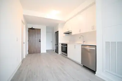 1035 Southdown Rd – 1 Bedroom | 1 Bathroom | 695 Sq. Ft. Parking + Locker Included ✨ Highlights: Rar...