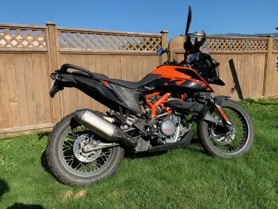 Upgrades: Akrapovic exhaust, quick shifter, K&N air filter, FuelX autotune