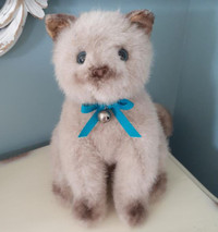 Vintage 1986 Gund plush tan & brown Siamese Cat with ribbon/bell