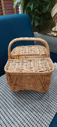 Picnic basket used like new  Trenton 
