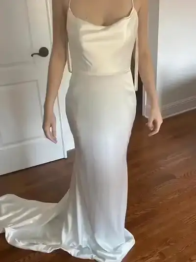 NEW * Ladies Ivory Wedding Dress - Size 6 FITS 4, View more
