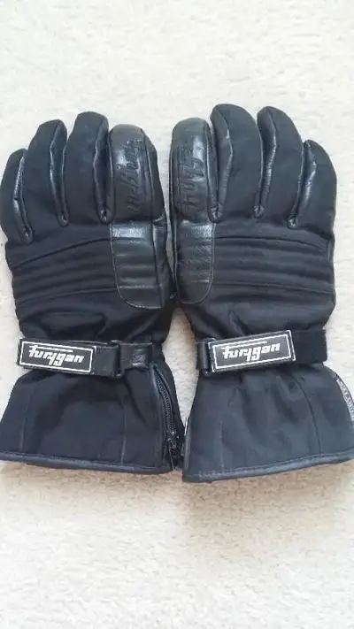 Selling my furygan gloves, used 2 summers. Size M. If you see it, it is available. Texts or emails.