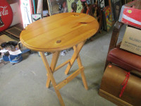 1990s FOLD UP OVAL TOP SOLID PINE WOOD SERVING TABLE $20 VINTAGE