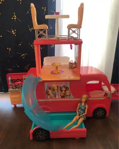 All the items shown in the promotion photos are all included even the Barbie doll . pet free home,sm...