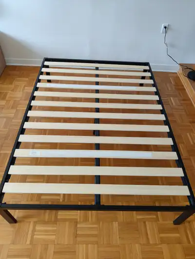 A VENDRE POUR CAUSE DE DEMENAGEMENT Sommier Zinus FULL 189,2L x 135,9La x 35,6H centimètres