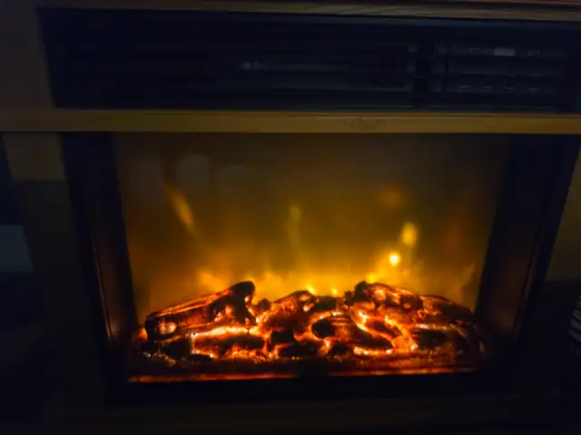 31"  Electric Fireplace/ Heater in Fireplace & Firewood in Kingston - Image 4