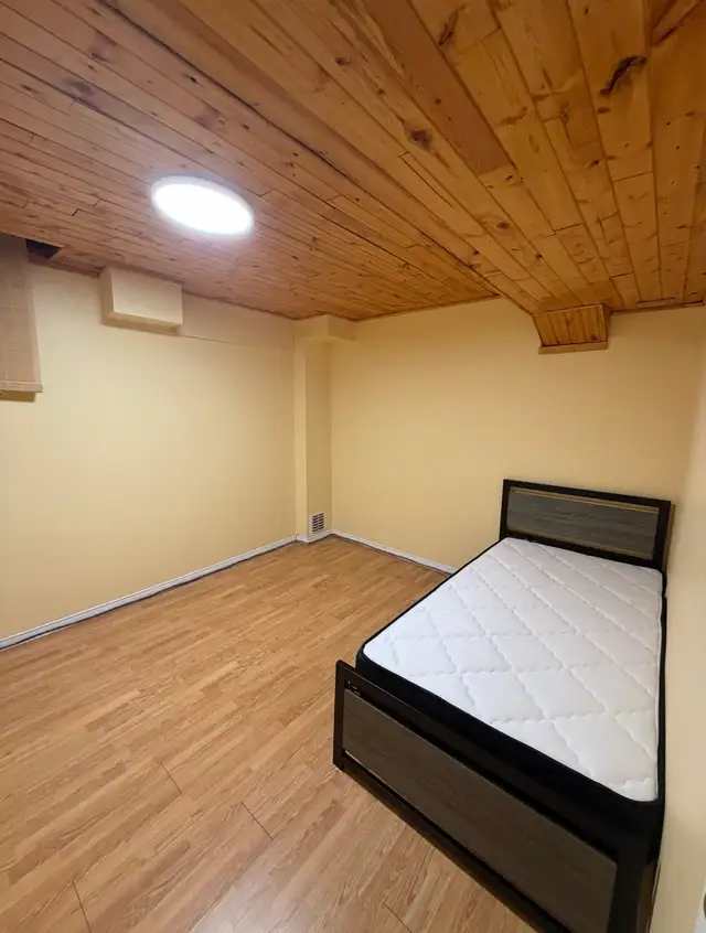 ROOMS FOR RENT - ETOBICOKE  in Room Rentals & Roommates in Mississauga / Peel Region - Image 8
