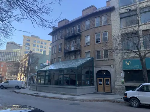 Short and long-term rentals 48 Albert St. quiet building, good central location in the heart of the...